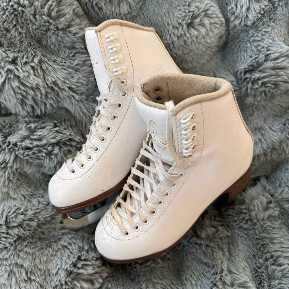Jackson Excel Figure Skates – Size 4 – Great Starter Pair